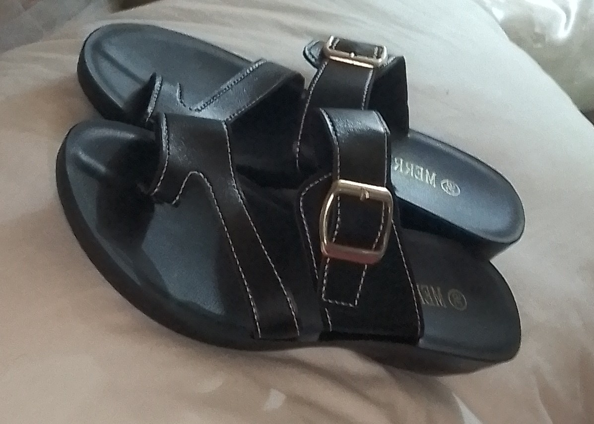 Fashionable casual slippers for women